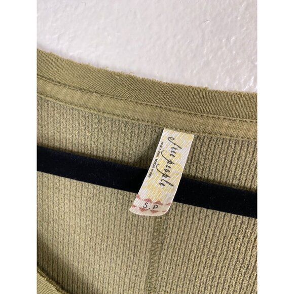 Free People Masquerade Cuff Thermal Sweater Size Small Olive Green Waffle Knit - Picture 15 of 15